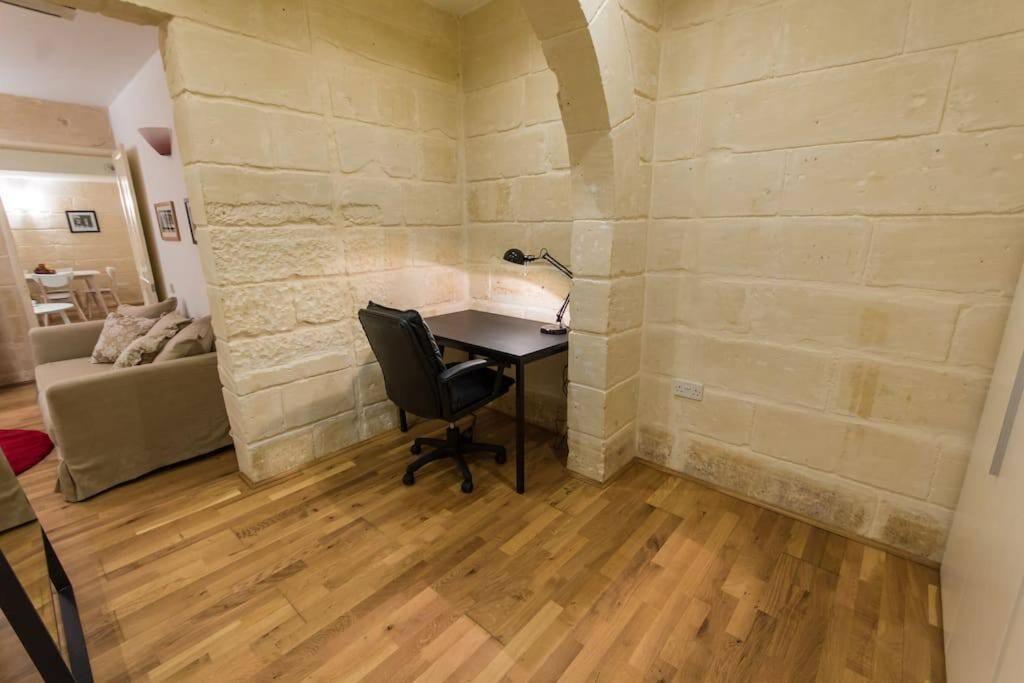 Central Valletta House Флориана Экстерьер фото